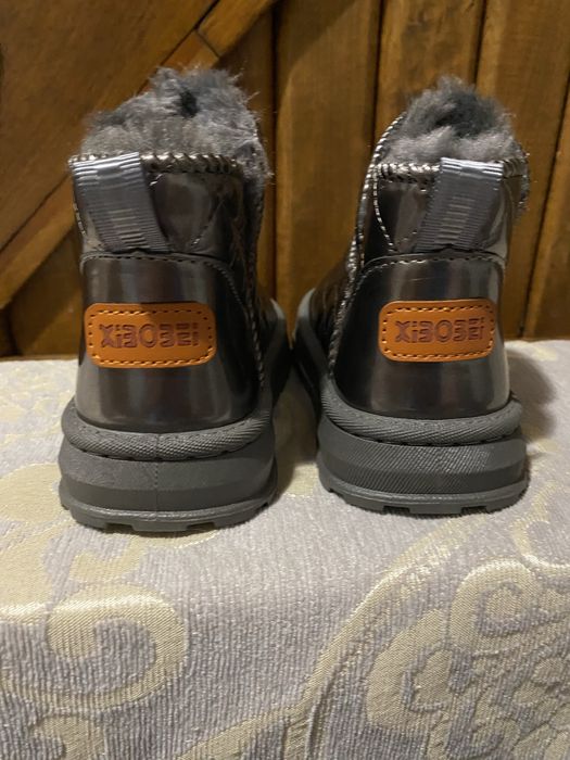 Угги для дівчинки