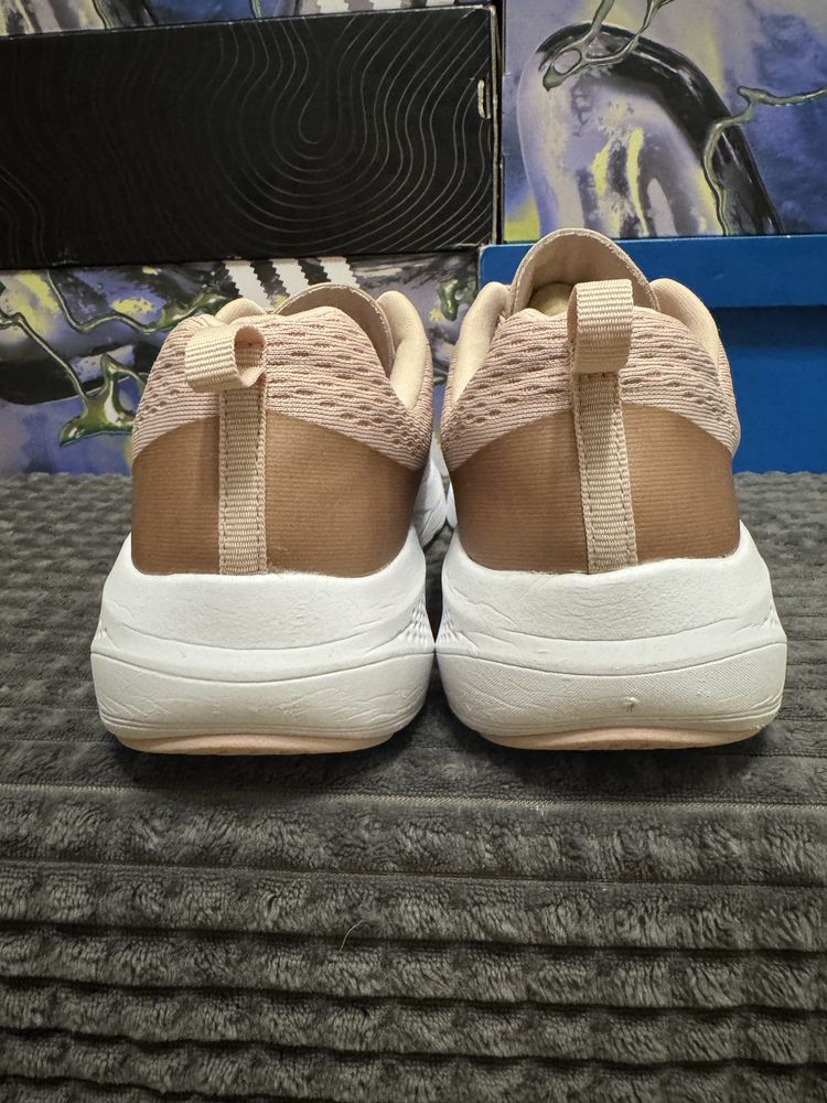 Жіночі кросівки для бігу Skechers 41,5(27см) оригінал