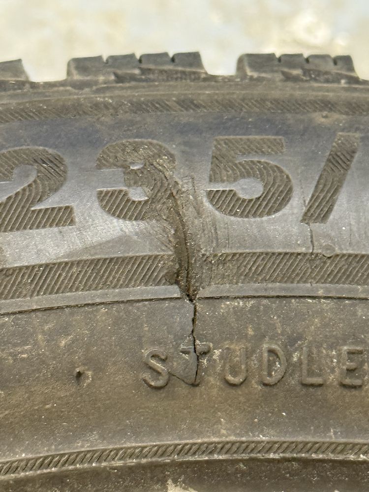 Гума на автомобіль 235/50r18