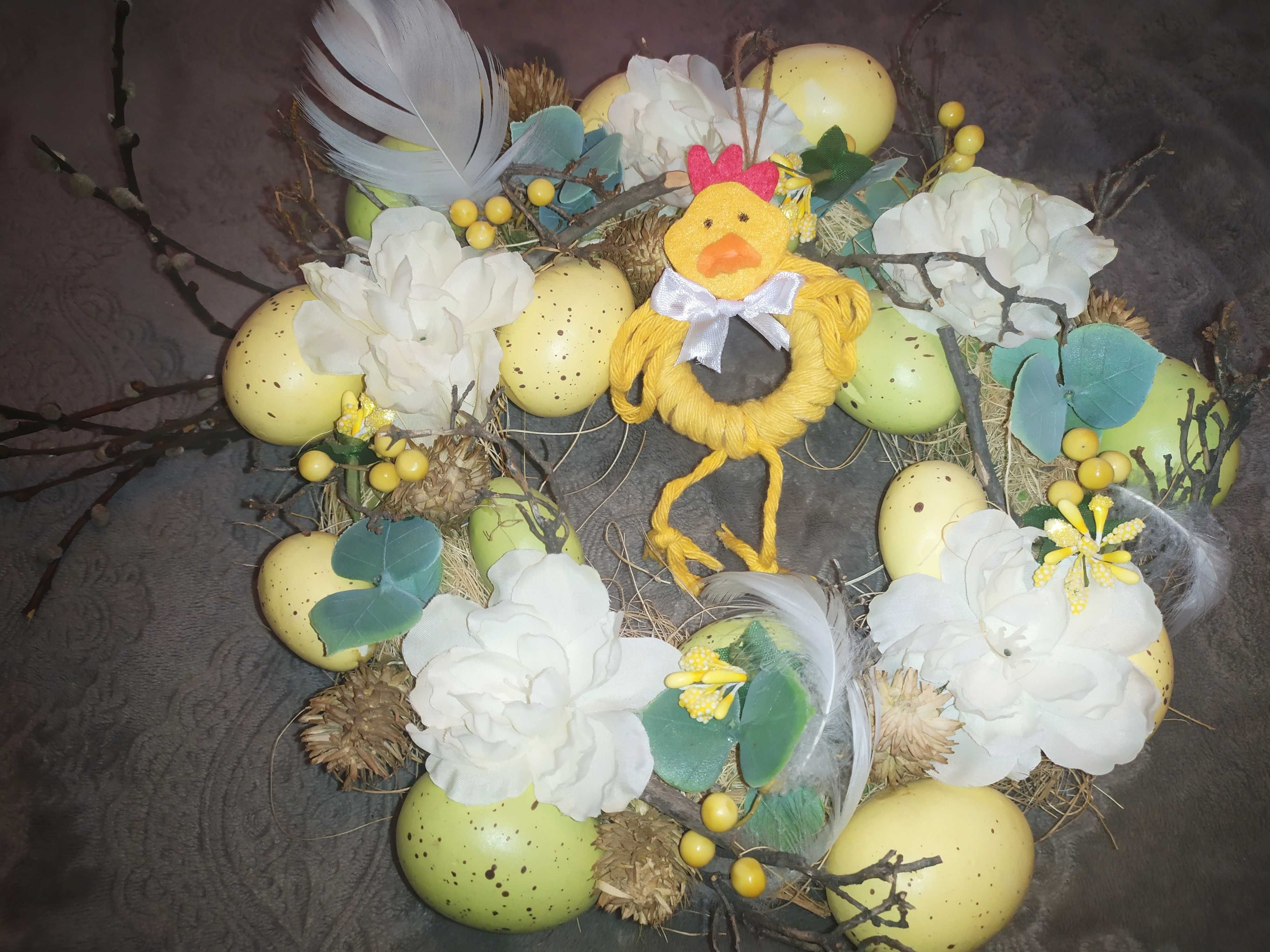 Wielkanocna ozdoba żółty kurczak handmade rękodzieło z filcu i sznurka