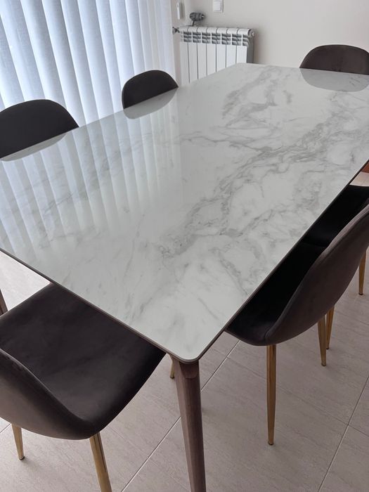 Mesa de  jantar 6 cadeiras de madeira com tampo em porcelanato