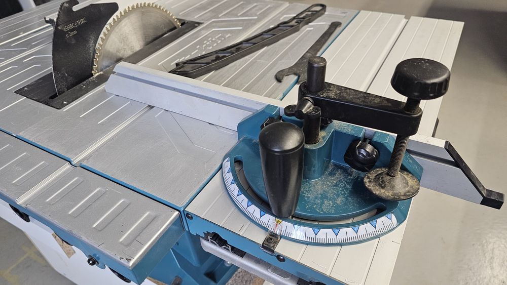 Makita MLT 100 pilarka stołowa 1500 W
