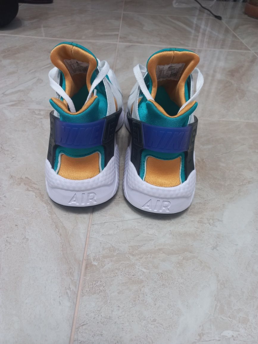 Кросівки чоловічі NIKE AIR HUARACHE DD1068-110