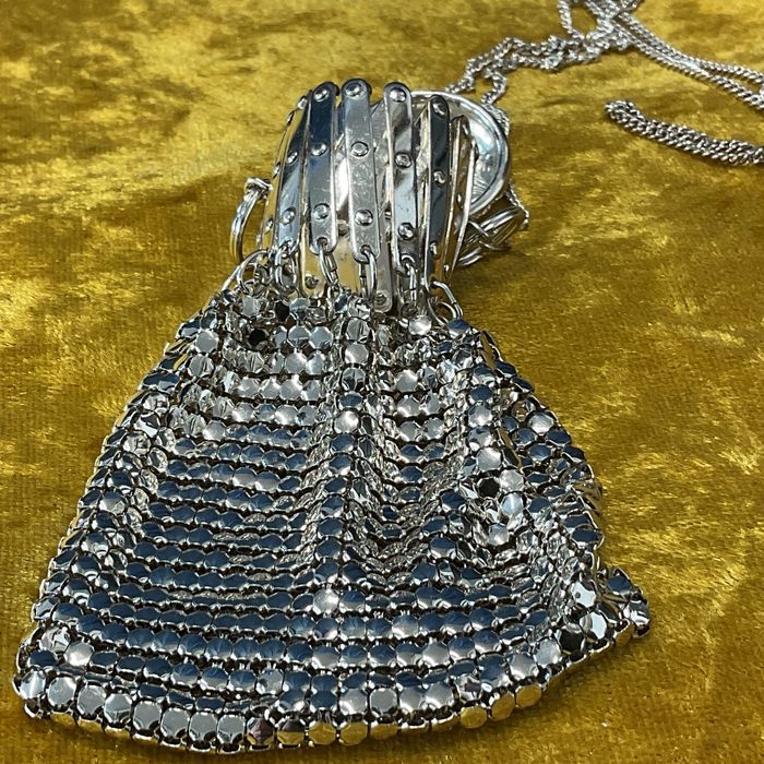 Porta moedas bolsa trabalhada 9 cm mais fio