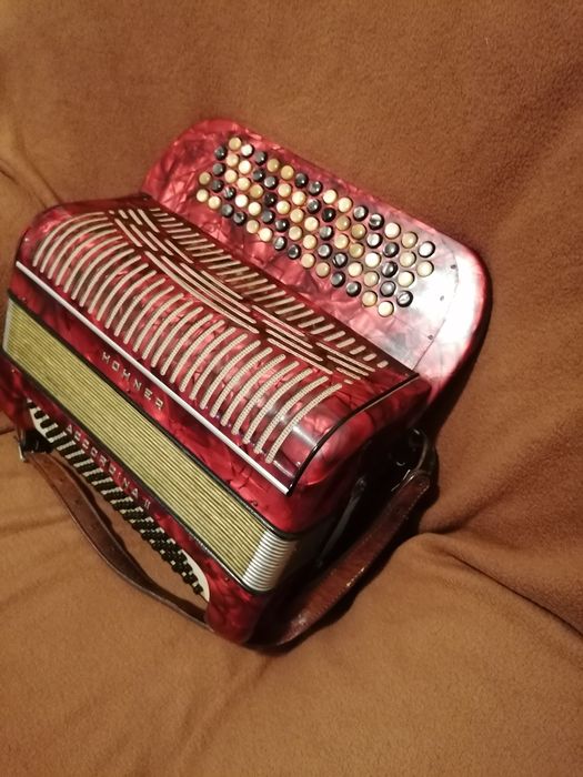 Acordeon marca Hohner
