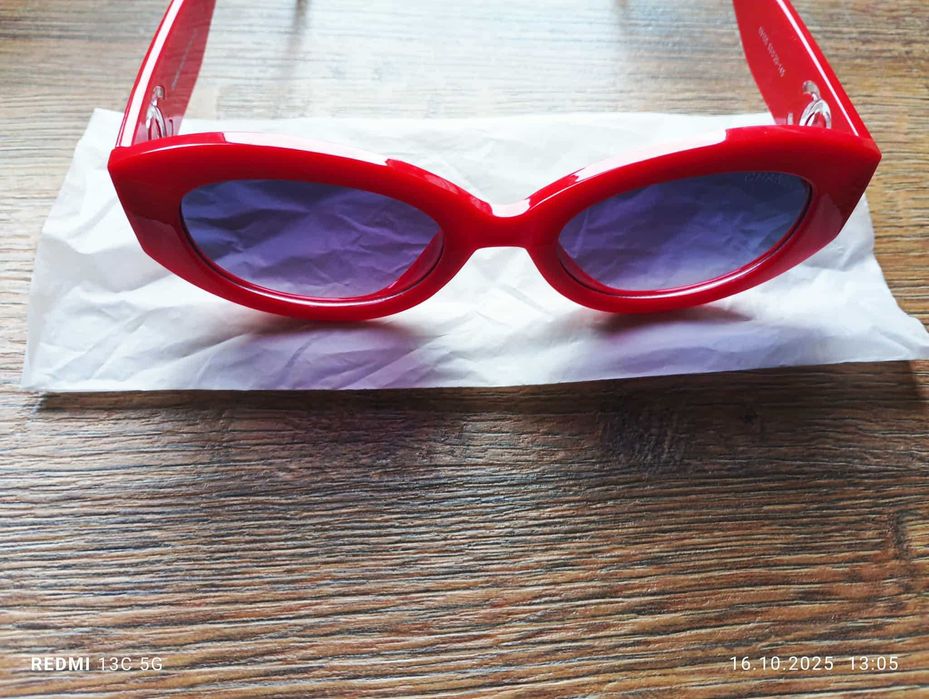 Okulary przeciwsłoneczne " CHANEL" czerwone