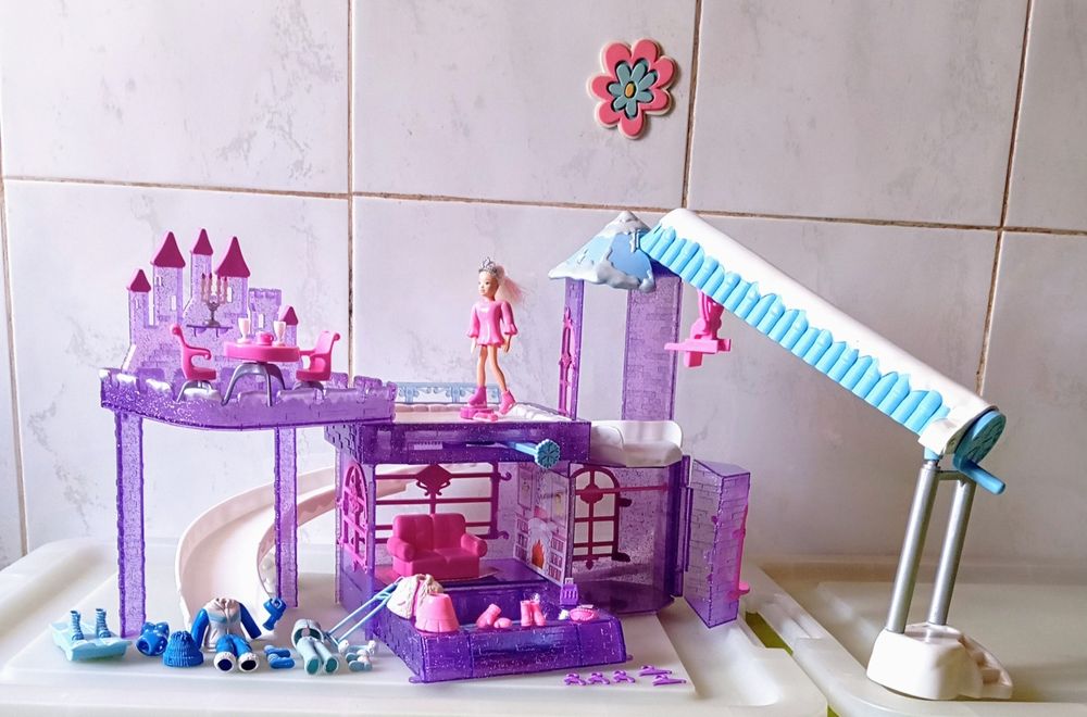 Polly Pocket Snow Cool Hotel 2004 completo.Negociável.
Conforme fotos.