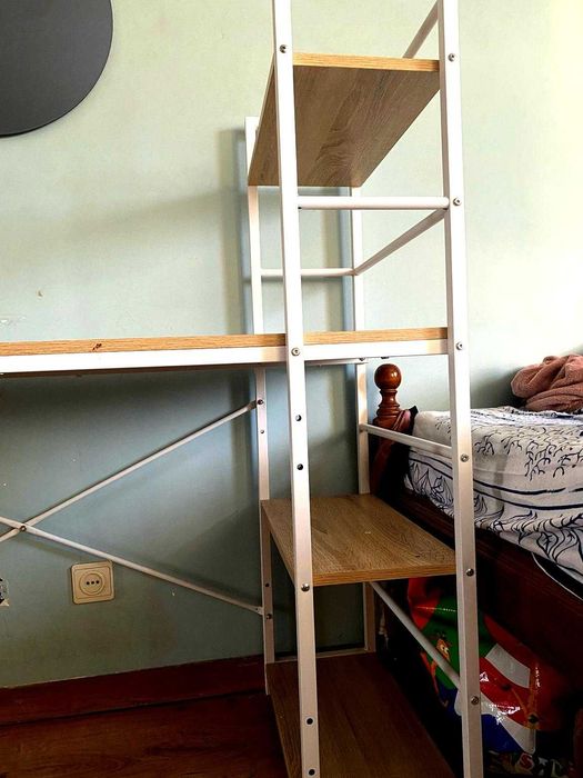 Secretária em excelente estado