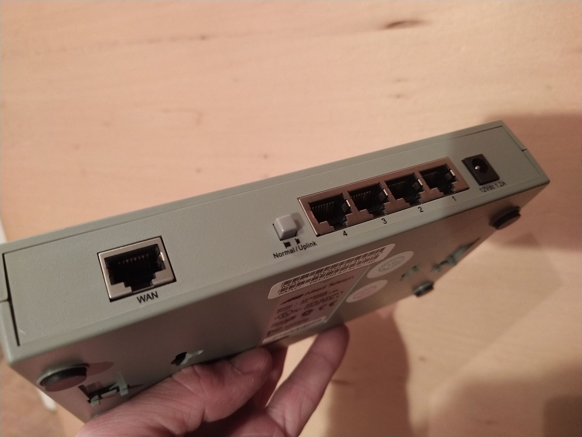 Router Allied Telesyn AR220E
