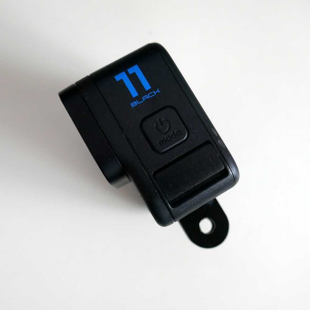 GoPro 11 Black com Extras (baterias + carregador + proteções)