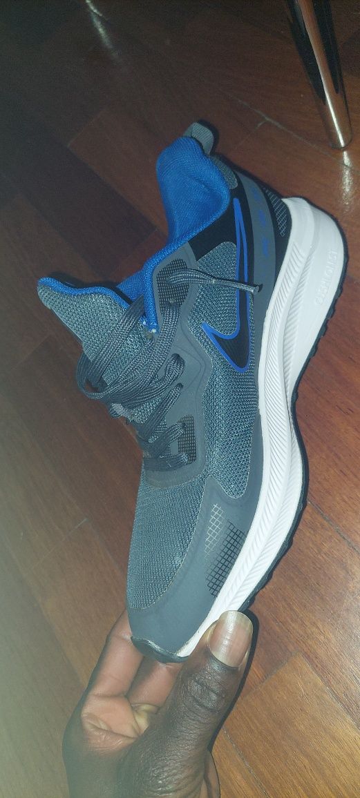 Bom tenis nike zom