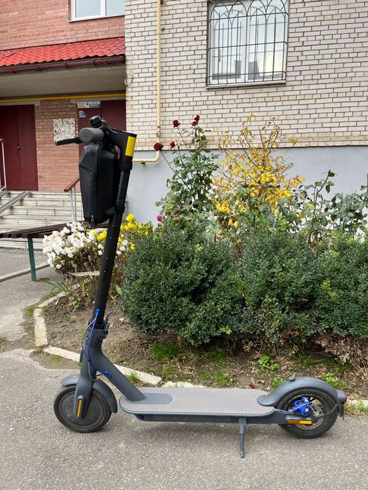 Електросамокат Xiaomi Mi Electric Scooter 3