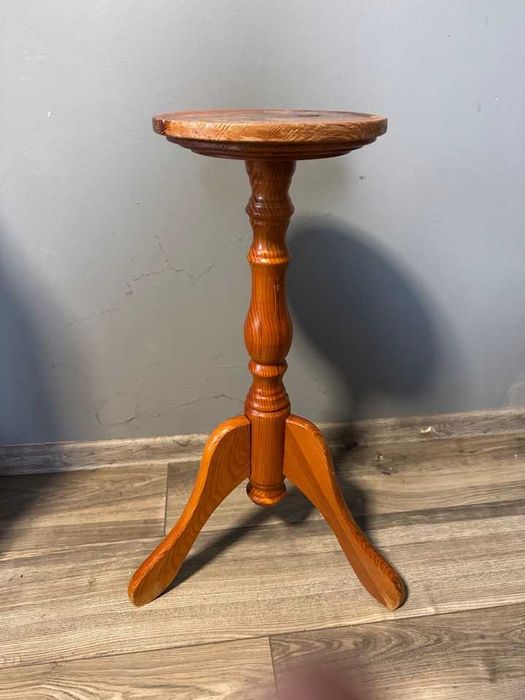 Kwietnik drewniany stojący