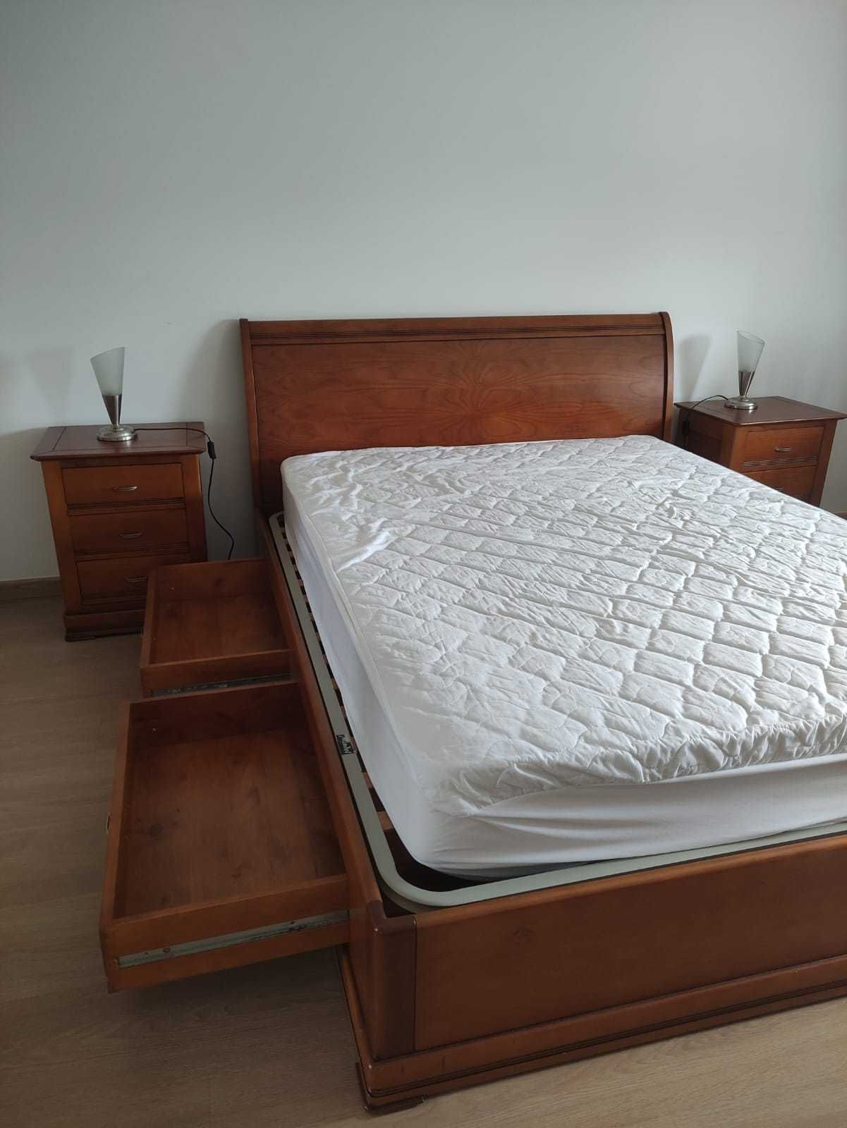 Vendo Mobilia de quarto com cama de casal ,  e 2 sofás