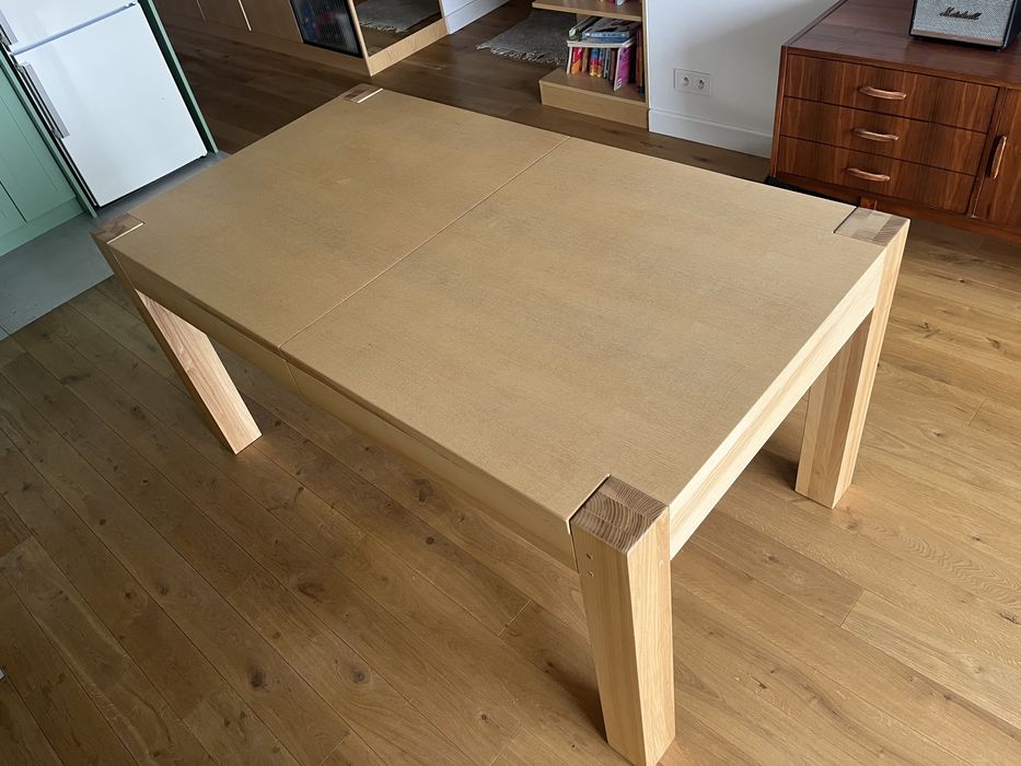 Duży rozkładany stół z litego drewna