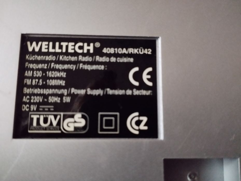 Zegar+ radio podszafkowe