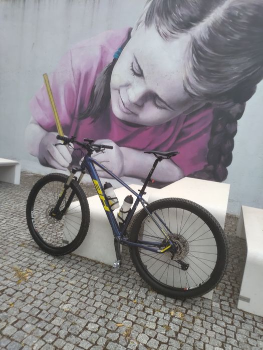 Vendo bicicleta btt BH roda 29