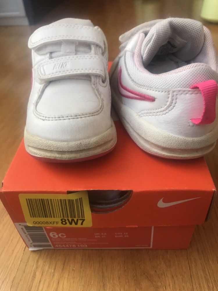 Buty nike dla dziewczynki 22