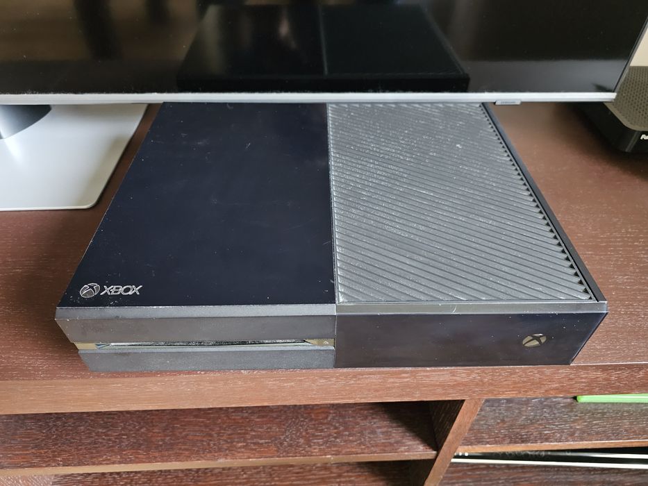 Xbox One - konsola + kinect + 2x kontroler