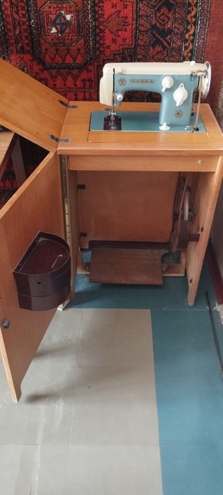 швейная машинка "чайка" - тумба