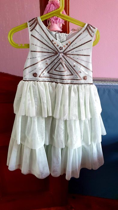 Sukienka elegancka H&M z falbankami jak nowa rozmiar 122