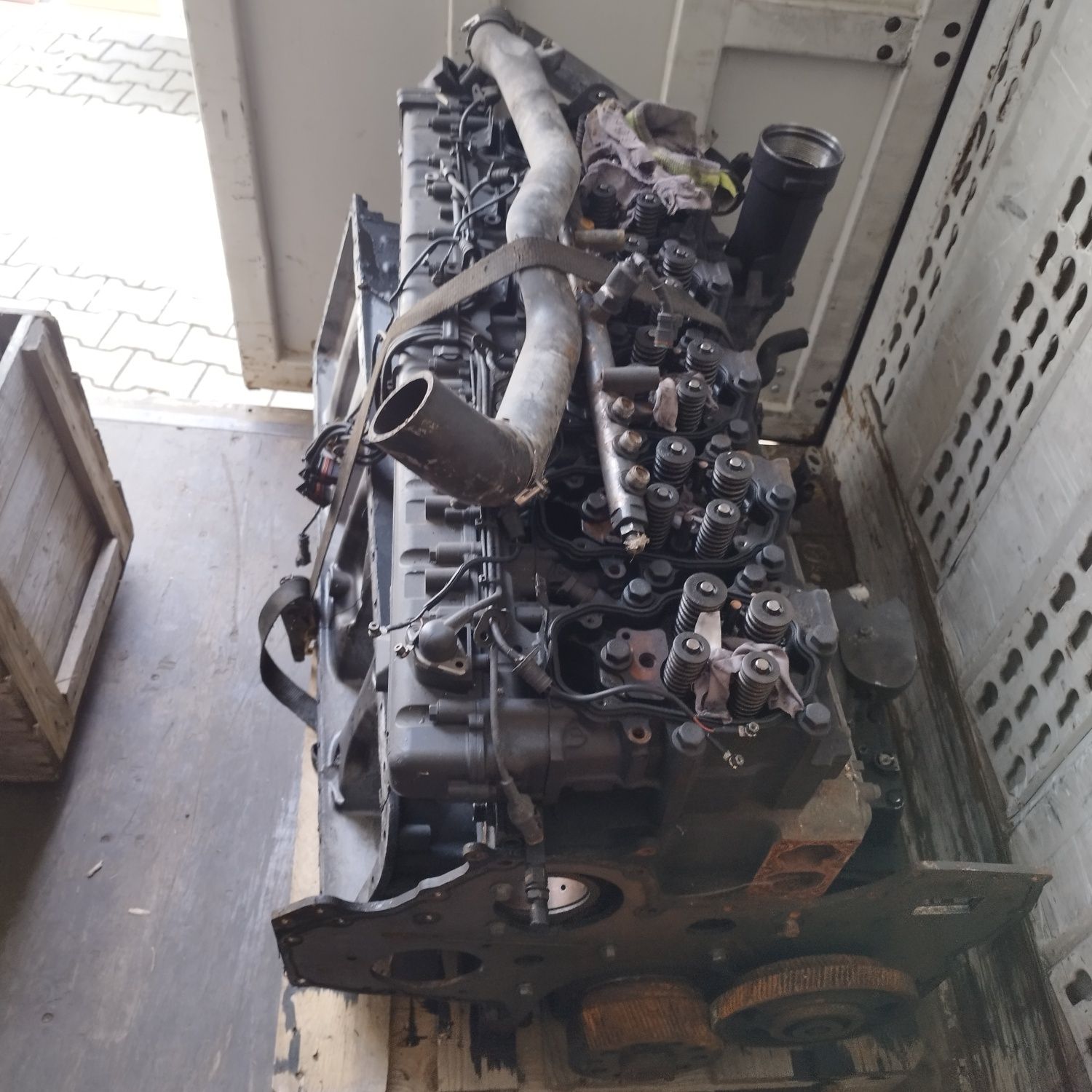 Scania xpi 400 silnik blok głowica słupek
