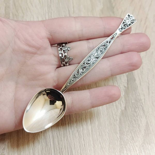 Серебряная ложка ажурная подарочная