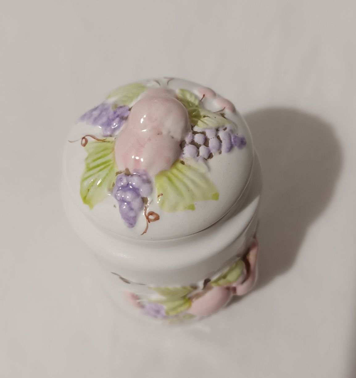 Peça Porcelana. Uvas e frutas. 11 cm. Como Novas