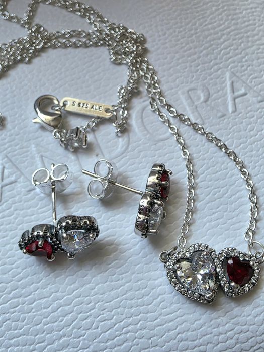 Komplet biżuterii Pandora naszyjnik i kolczyki z serduszkami