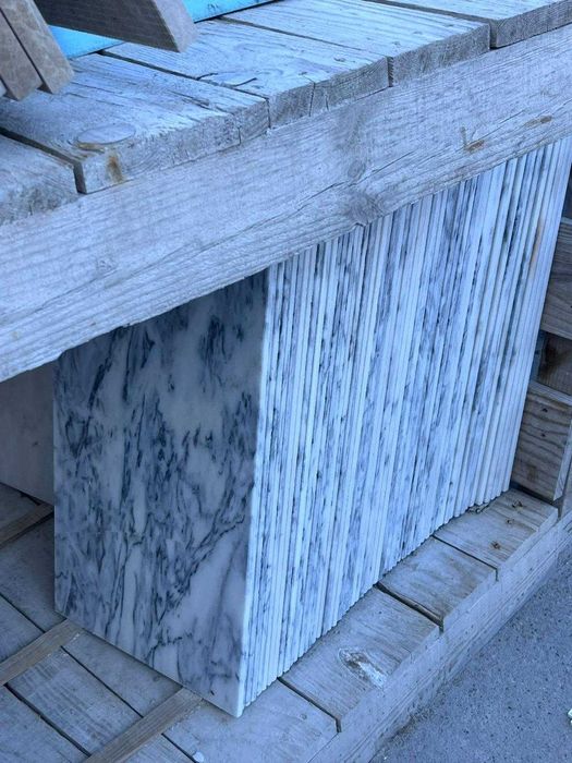 Mármore Natural Polido – Vários Tons e Padrões