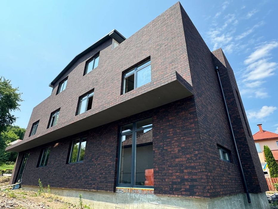 Продаж котеджу з терасою на даху м.Винники