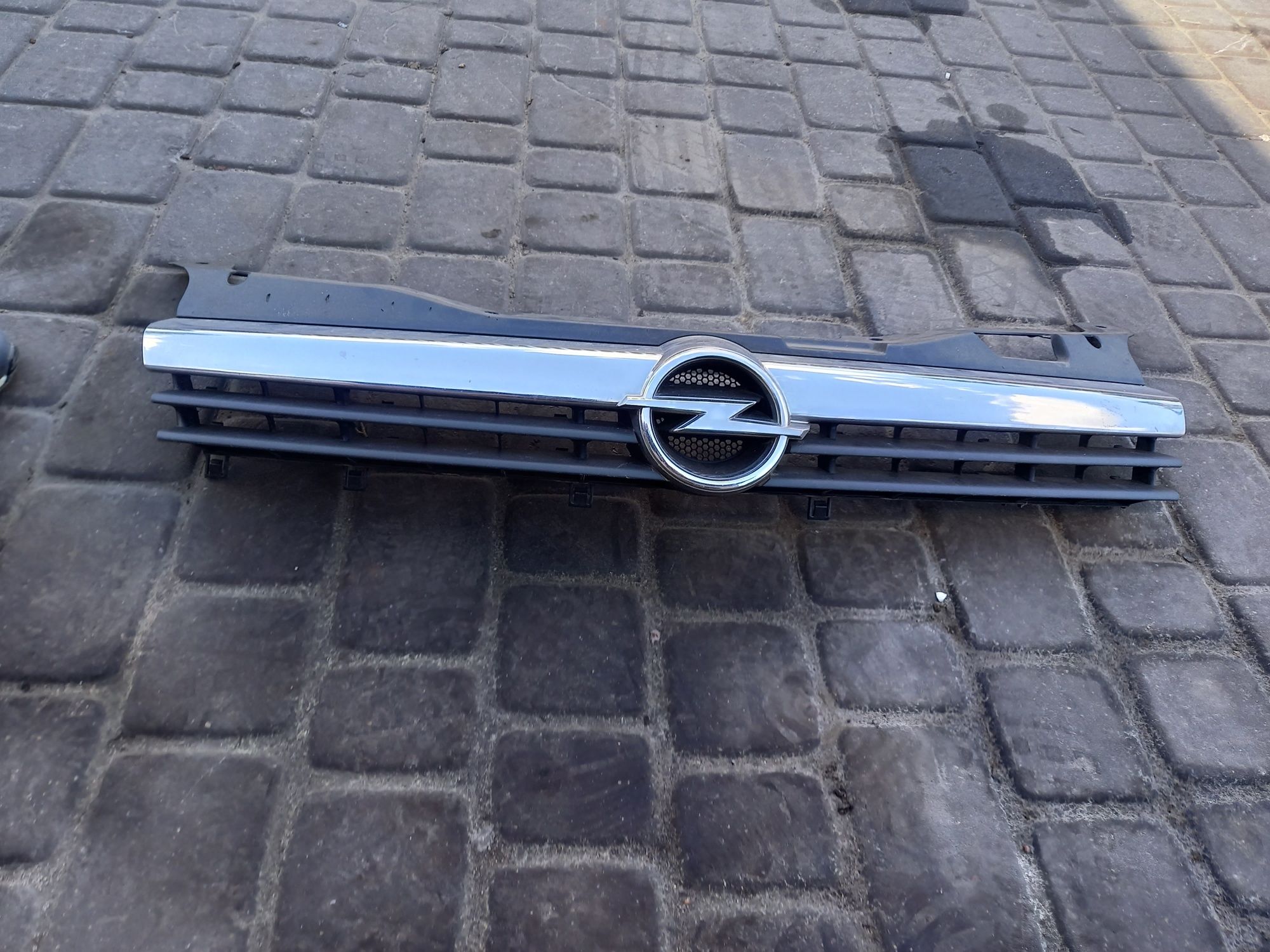 Grill atrapa opel astra h 07r