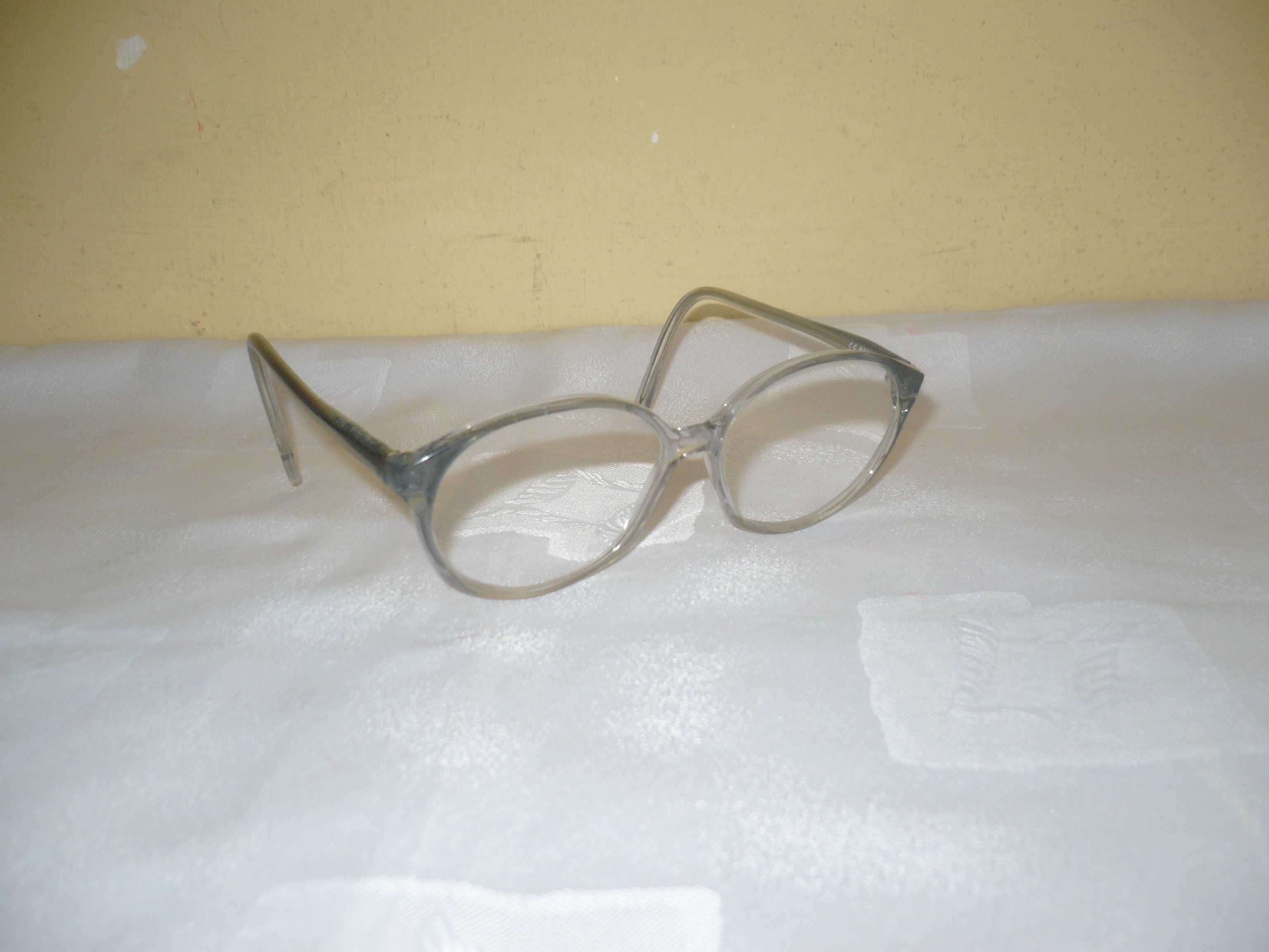 Pamiątki PRL-u okulary do czytania PEONIA plastikowe soczewki +1,5