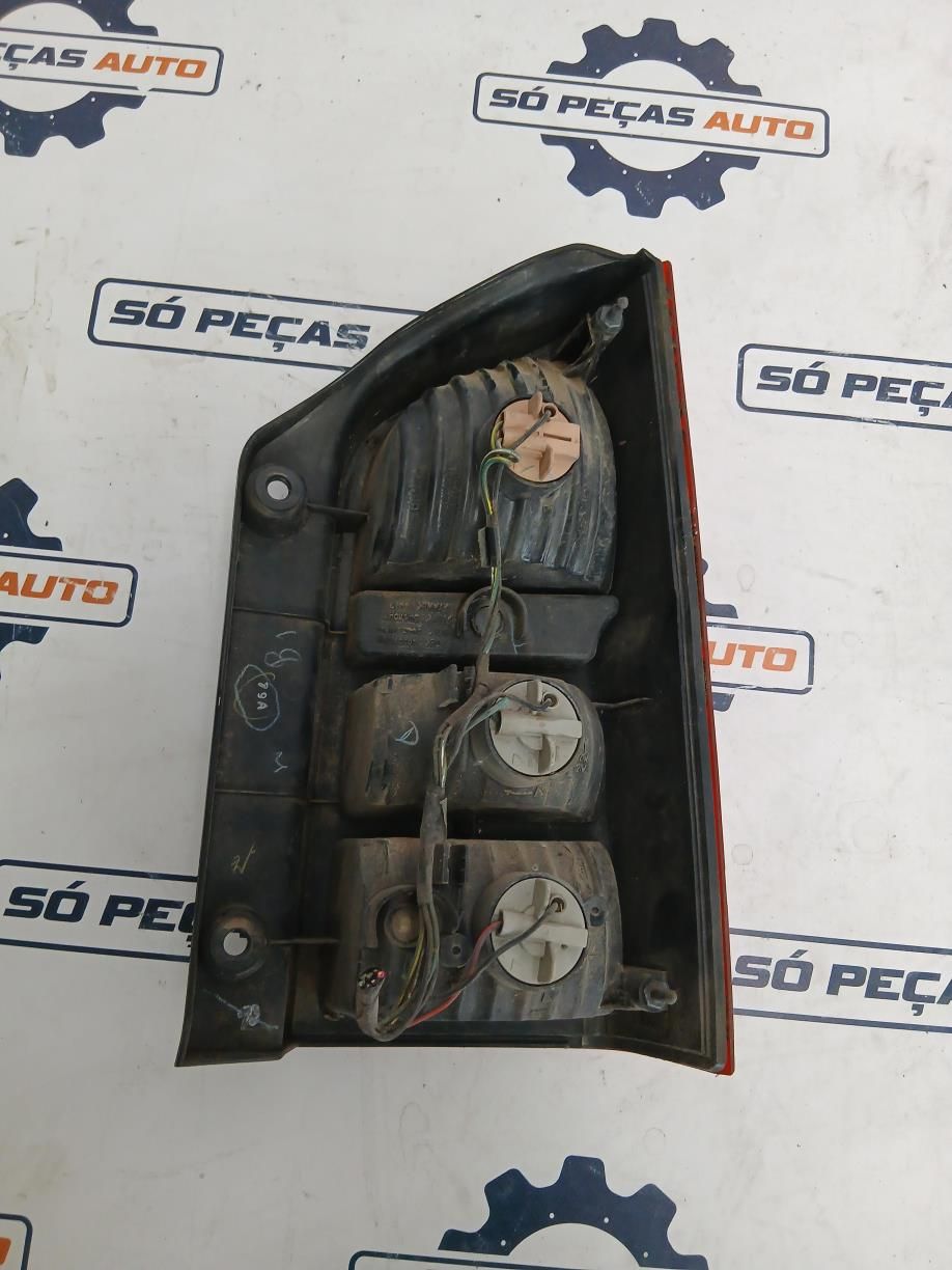 FAROLIM ESQUERDO CINZENTO NISSAN PATHFINDER SPORT DCI ANO: 2008