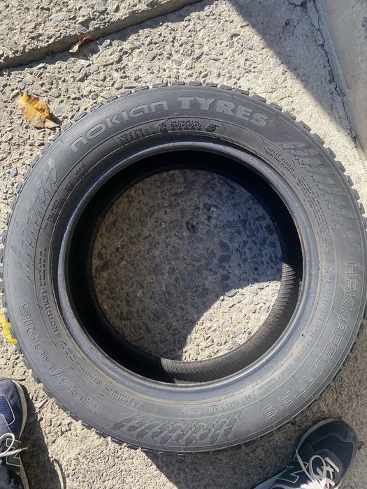 Продам комплект хорошої зимової резини Nokian. 205/60R16.
