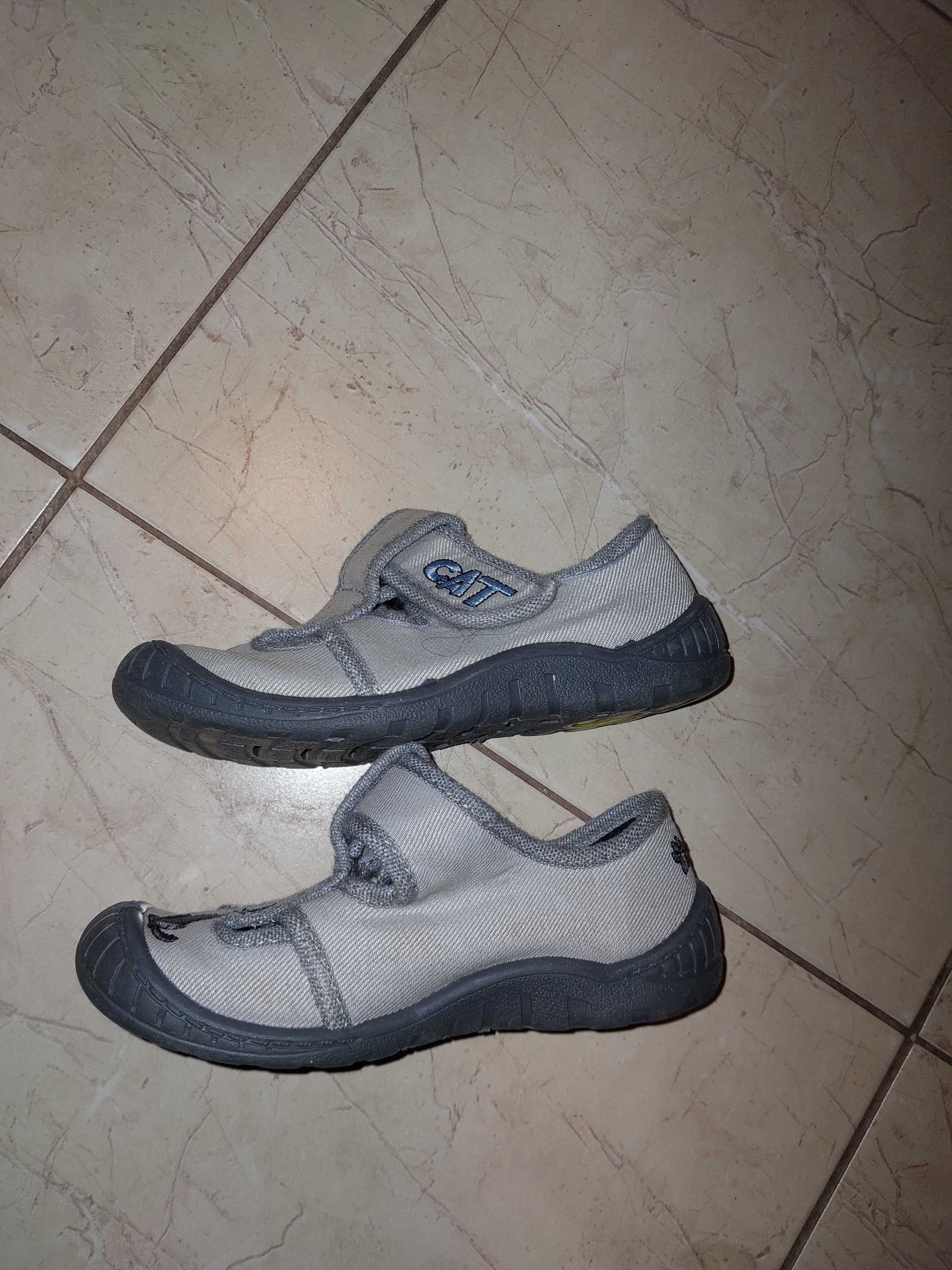 Pantofle do przedszkola 27 buciki papucie kapcie M&D