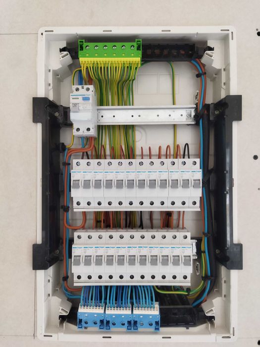 Intervenções de urgência avarias elétricas *Eletricista certificado*