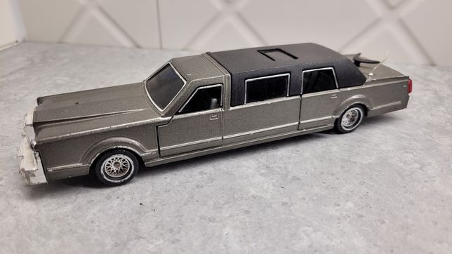 Majorette limousine ref 3045 skala 1/32