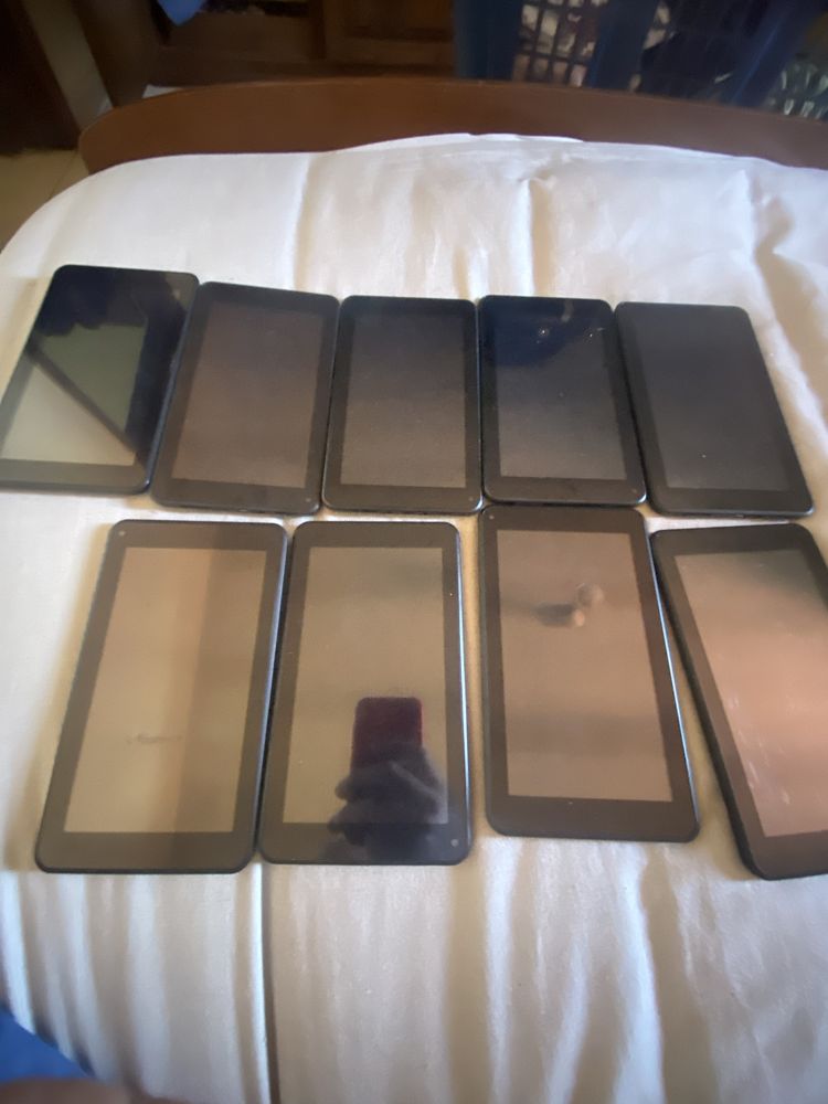 11 tablets a funcionar de 8 polegadas sem carregador so 10euros cada