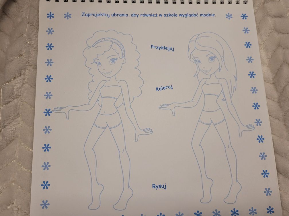 Kolorowanka i wyklejanka.Top modelki na pokazie mody