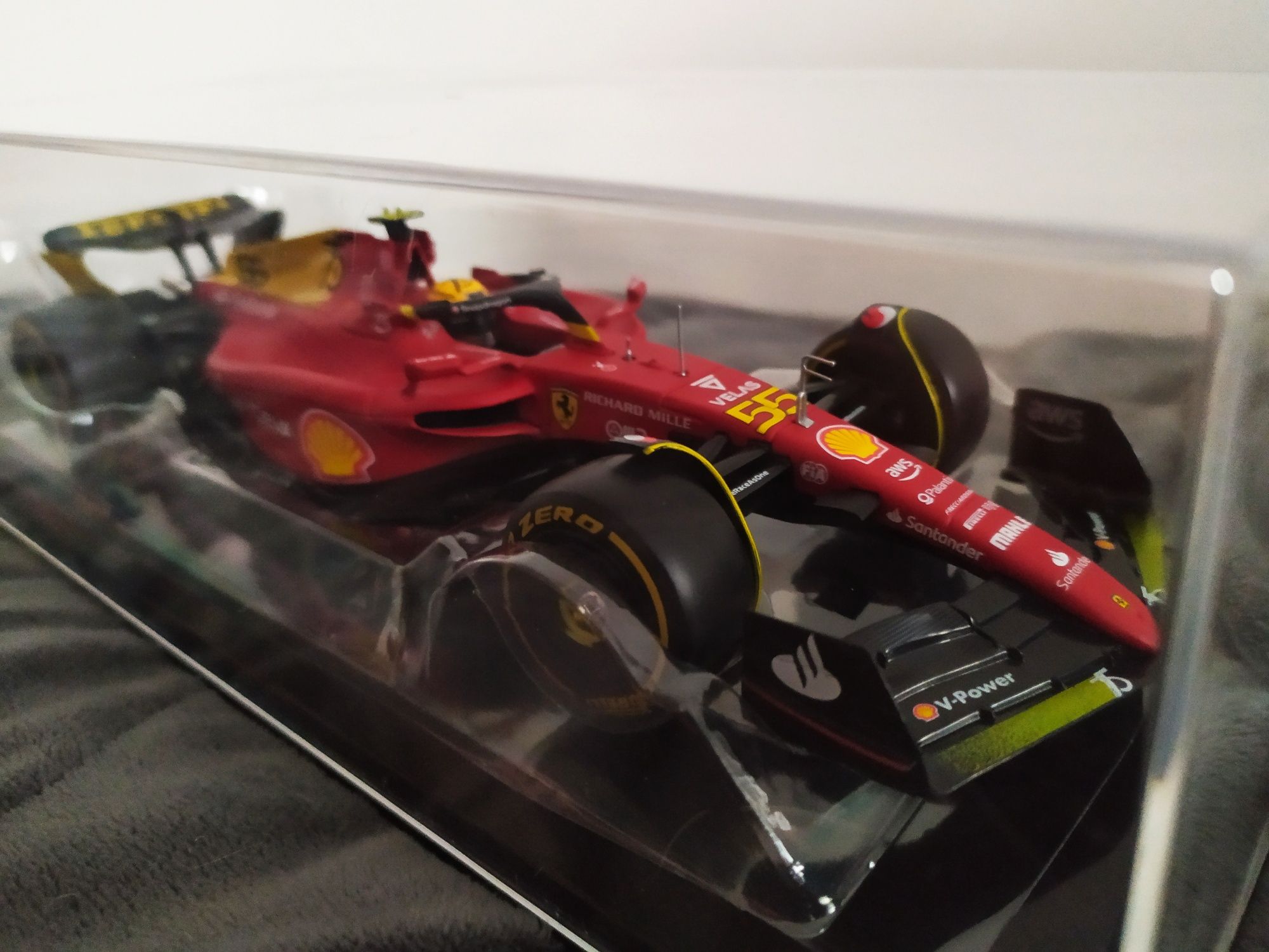 F1-75 model C. Sainz #55 bolid anniversary 75th 1:24 kolekcjonerski