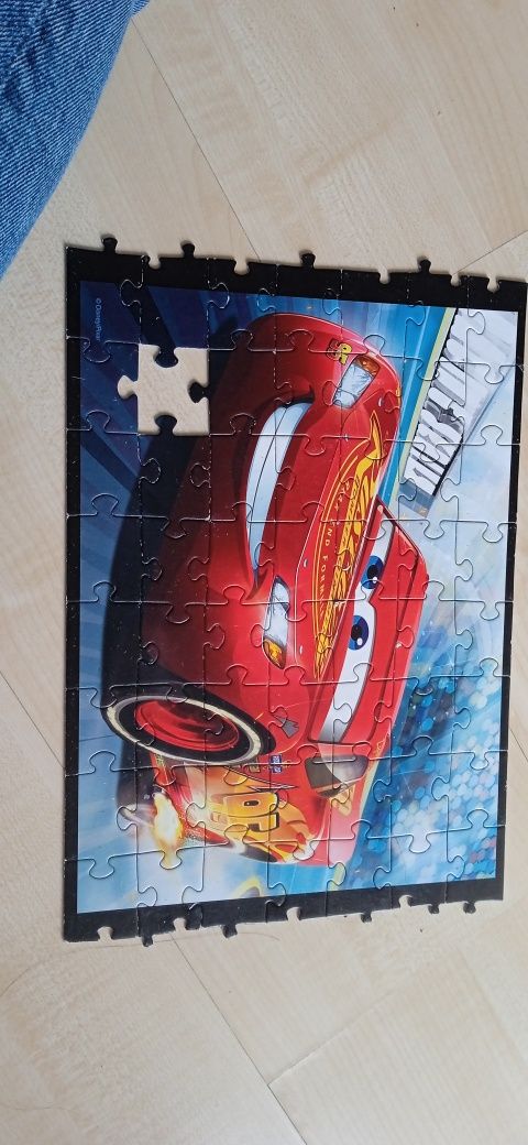 Puzzle dla dzieci z motywem z bajki Auta