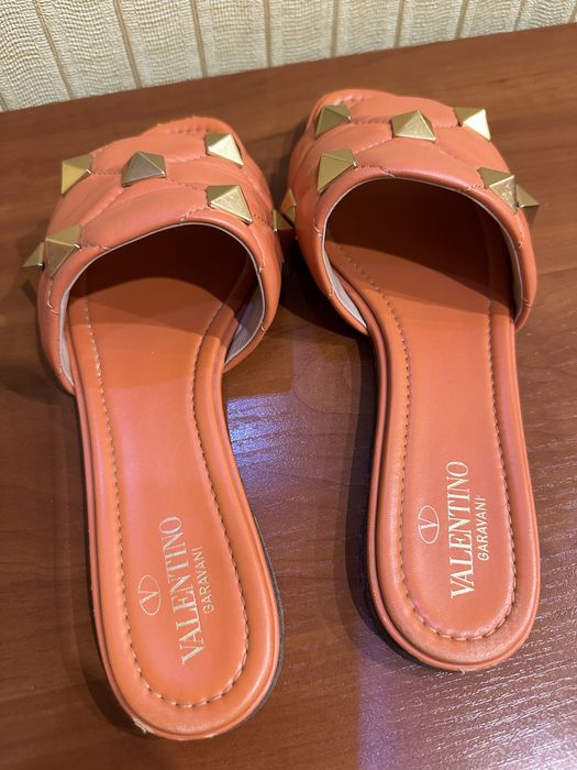 Шлепанцы Valentino Garavani, кожанные
