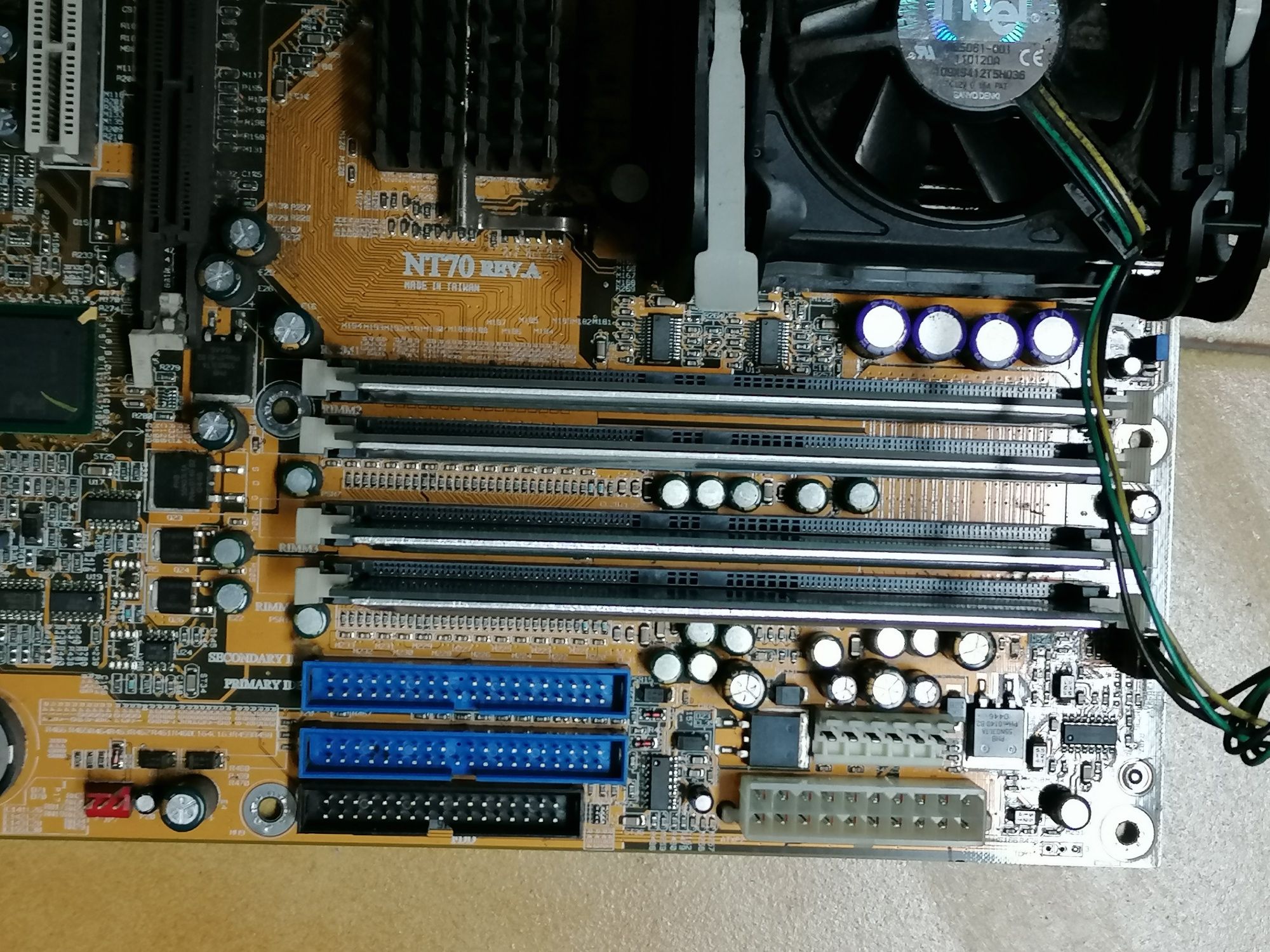 Motherboard com Pentium/ ou Celeron  4, 3 e 2
