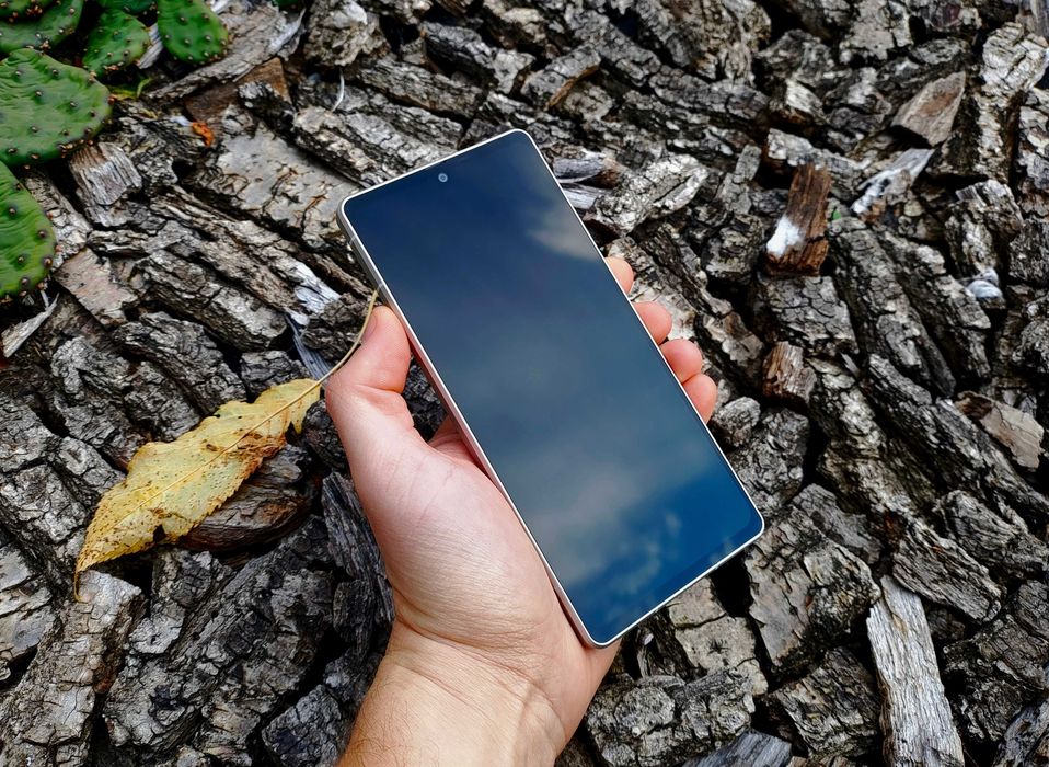 Эксклюзивный смартфон Sharp R8 (2sim,4570ma,IP68,8\256gb,6.4"240Гц)