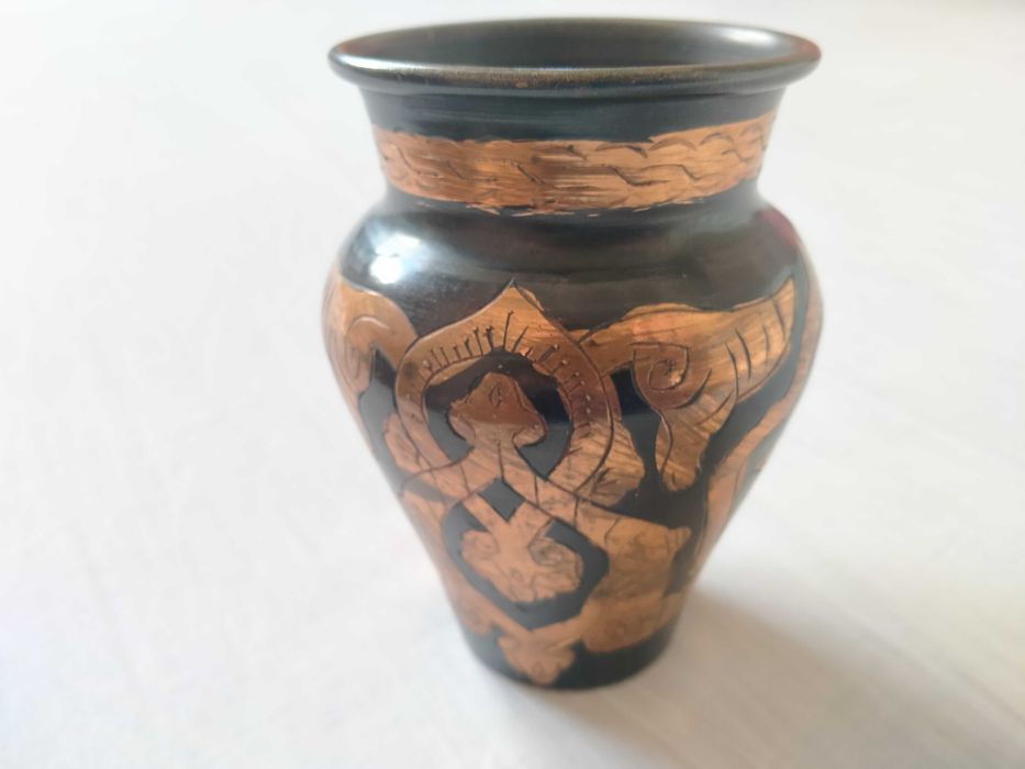 Wazonik miedziany grawerowany wysokość około 12 cm waga około 190 g