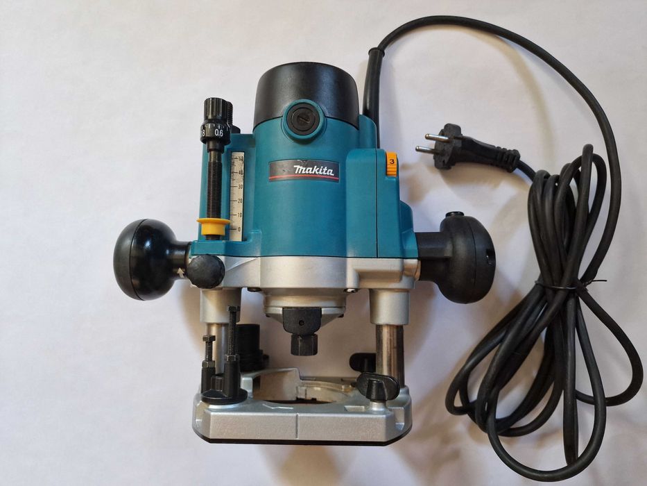Фрезер Makita RP1110C
