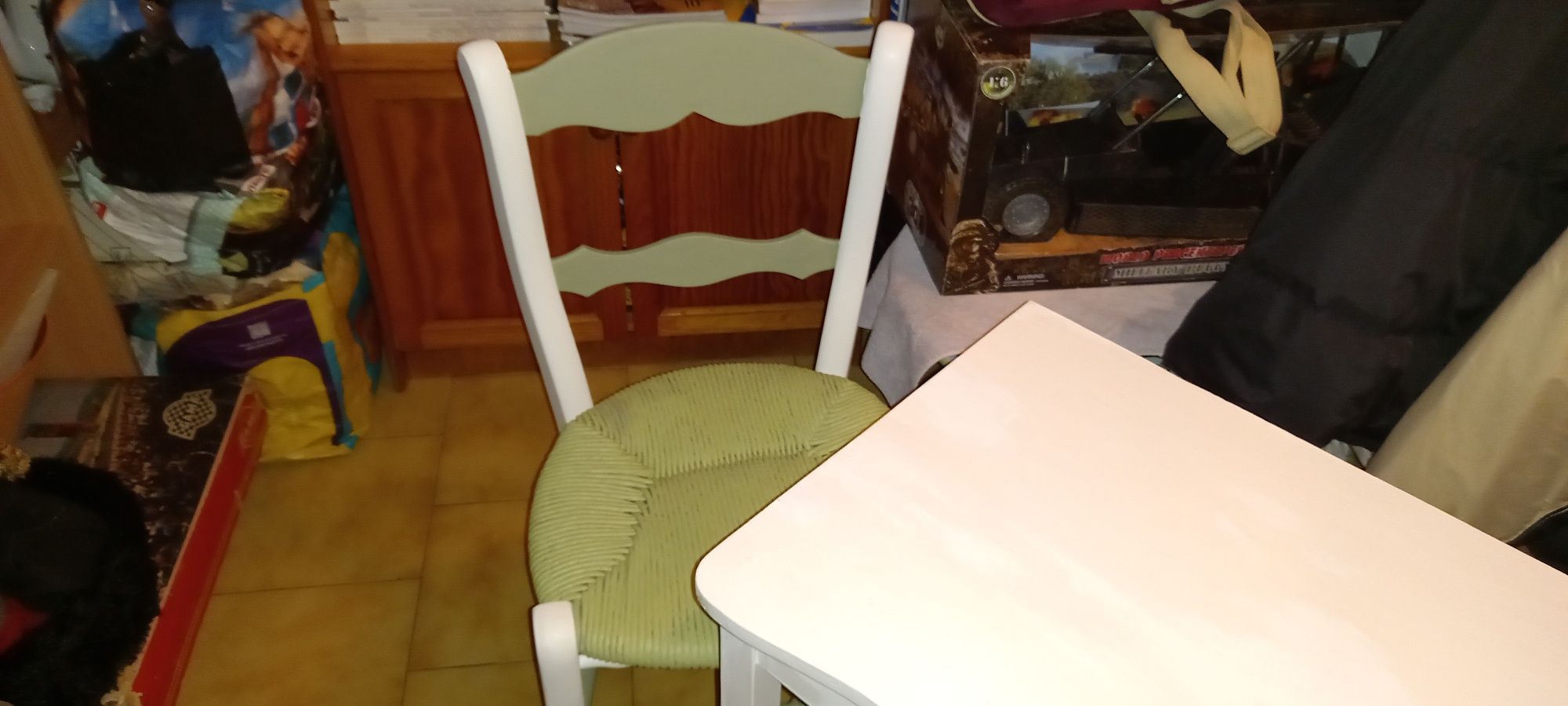 Mesa rústica com 2 cadeiras