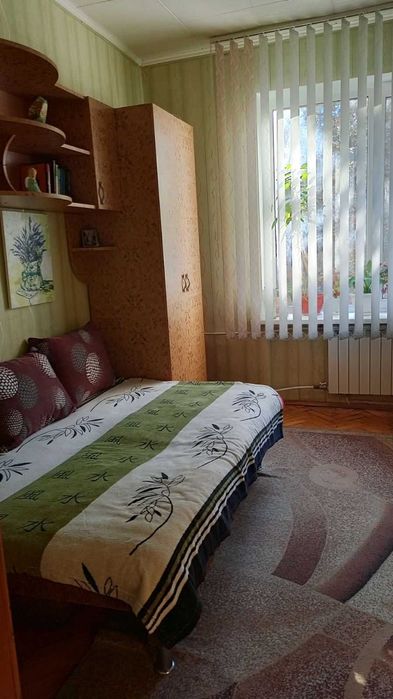 Здається кімната на Куренівці