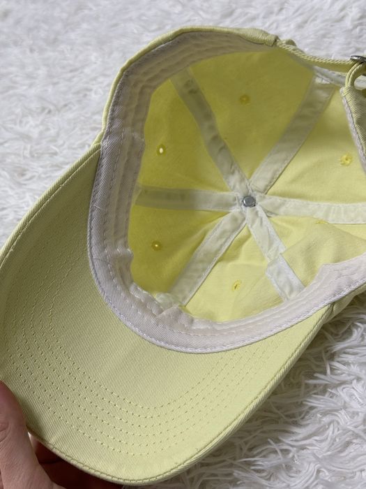 Кепка лимонного кольору